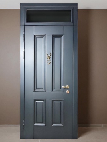 С фрамугой и кнокером С фрамугой и кнокером