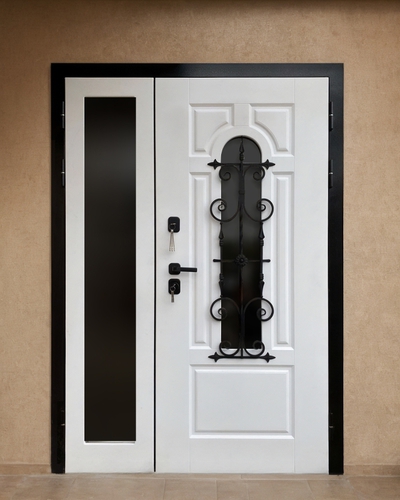 Белая с остеклением Белая с остеклением