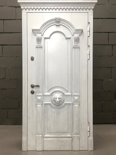 Белая дверь с резьбой Белая дверь с резьбой