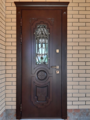 С карнизом С карнизом