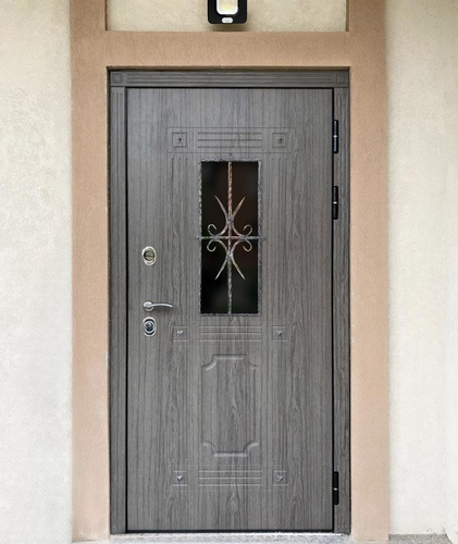 Входная дверь с остеклением Входная дверь с остеклением