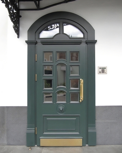 Темно-зеленая дверь Темно-зеленая дверь