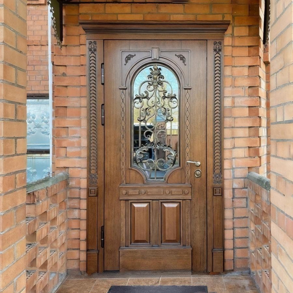 Дверь с ковкой