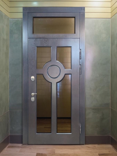 С остекленной фрамугой С остекленной фрамугой