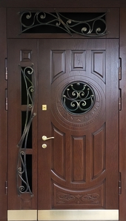 Полуторная термодверь с фрамугой, отбойниками, художественной ковкой и стеклами (МДФ шпон) Полуторная термодверь с фрамугой, отбойниками, художественной ковкой и стеклами (МДФ шпон)